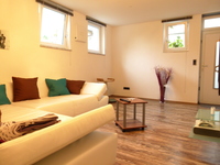 Wohnimmobilie Kauf Etagenwohnung Auf 1690 m² Grund liegt diese Wohnung mit 5 Zimmer in einer stilvollen Villa mit, Galerie, Dachloggien, Kachelofen, Bar, 2 Garagen, weitere Kfz-Stellplätze sind vorhan