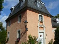 Wohnimmobilie Miete Burg/Schloß/Bauernhaus/Villa/Herrenhaus/Landhaus/Reiterhof Stilvolles Wohnen in einem Torhaus