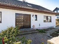 Wohnimmobilie Kauf Einfamilienhaus Familien fühlen sich wohl in Welden! Großzügiges Haus mit traumhaften Garten