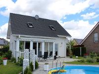 Wohnimmobilie Kauf Einfamilienhaus Traumhaftes Einfamilienhaus mit Pool, schönem Garten und großem Wohnzimmer in Leipzig Paunsdorf