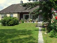 Wohnimmobilie Kauf Einfamilienhaus Einfamilienhaus mit Vollkeller, Garage und tollem Grundstück
