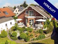Exklusive Immobilie Einfamilienhaus Wohnen wie im Urlaub mit Blick auf den Taunus