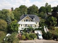 Wohnimmobilie Kauf Einfamilienhaus Exklusiv wohnen im Landhausstil mit Einliegerwohnung und großer Sonnenterrasse mit Blick in die Natur