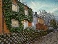 Wohnimmobilie Kauf Reihenhaus Renovierungsbedürftiges Reihenhaus in Parkrandlage, Trudering