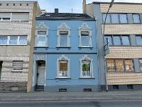 Wohnimmobilie Kauf Einfamilienhaus In begehrter Lage im Stadtteil Rahser durften wir dieses charmante Einfamilienhaus erfolgreich vermitteln. Das ursprünglich 1910 erbaute und in den 1990er Jahren umg