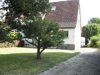 Wohnimmobilie Kauf Doppelhaus Zweifamilienhaus idyllisch gelegen an der Weende mit großem Garten