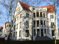 Wohnimmobilie Kauf Penthousewohnung/Loft/Maisonette INMITTEN EINER KLASSISCHEN VILLENGEGEND, PRÄDESTINIERT FÜR DIE SCHAFFUNG HOCHWERTIGEN WOHNRAUMS, ENTSTEHT AUF EINEM 7.578 QM GROSSEN GRUNDSTÜCK DAS 
