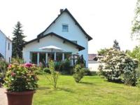 Wohnimmobilie Kauf Einfamilienhaus Großzügiges Eigenheim mit liebevoll angelegtem Garten