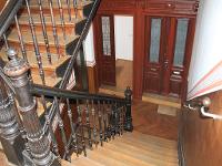 Wohnimmobilie Kauf Etagenwohnung Hochwertige Drei-Raum-Altbauwohnung mit Balkon & Stuckdecken im Zentrum-West