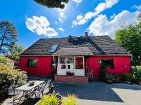Wohnimmobilie Kauf Einfamilienhaus Großzügiges Einfamilienhaus mit wunderschönem großen Garten & Pool in idyllischer Lage am Wald