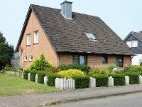Wohnimmobilie Kauf Einfamilienhaus Ein Haus für die XXL Familie. Wollen Sie in einer ruhigen Nebenstraße wohnen und dennoch zentrumsnah? Dann sind Sie hier richtig. Eine sehr gepflegte Immobilie mit C