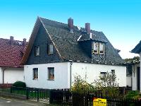 Wohnimmobilie Kauf Einfamilienhaus Ein etwas in die Jahre gekommenes Objekt mit Potential für ein Haus mit Chic !