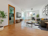 Wohnimmobilie Kauf Etagenwohnung – 2-Zimmer-Eigentumswohnung mit Loggia – 1 Außenstellplatz inklusive – Baujahr 2000 – Wohnfläche: ca. 55,5 m² – Gas-Zentralheizung – Sehr gut durchdachter Grundriss fü