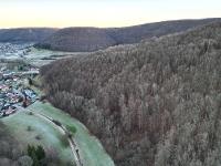 Unknown Landwirtschaft/Forst/Bauerwartungsland Das ruhende Waldgebiet erstreckt sich über eine Fläche von ca. 4480 m² und befindet sich in der Nähe des Ortes Mühlhausen im Täle, unweit der A8.