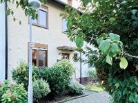 Wohnimmobilie Kauf Reihenhaus Familienfreundliches Reihenmittelhaus in Casterfeld, mit Garten und 2 Garagen!!!