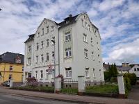 Wohnimmobilie Kauf Mehrfamilienhaus Diese attraktive Wohn- und Geschäftsimmobilie auf einem 1.900 m² großen Grundstück besteht aus einem 1933 erbauten Mehrfamilienhaus, verschiedenen Nebengebäuden, me