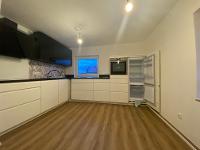 Wohnimmobilie Miete Etagenwohnung Neu sanierte 3-Zimmer-Wohnung mit Balkon, Garage und Gartenanteil