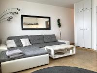 Wohnimmobilie Kauf Etagenwohnung Die Wohnung in dem 1979 erbauten Gebäude hat trotz der Innenstadtlage einen grandiosen Blick über Mainz. 40 m² verteilen sich auf 1,5 Zimmer, eine Küchenzeile und ein 