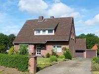 Wohnimmobilie Kauf Einfamilienhaus Einfamilienhaus mit Keller und Garagen