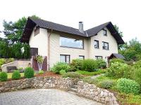 Exklusive Immobilie Mehrfamilienhaus Einfamilienhaus mit Einliegerwohnung oder Zweifamilienhaus mit großem Südgarten