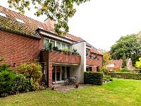 Wohnimmobilie Kauf Erdgeschosswohnung Das Mehrfamilienhaus mit nur 4 Wohneinheiten wurde 1993 in einer ruhigen Sackgasse errichtet. Zu der angebotenen Erdgeschoss-Wohnung gehört ein Außenstellplatz vo