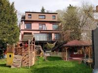 Wohnimmobilie Kauf Mehrfamilienhaus Tolles Mehrfamilienhaus mit 3 Einheiten. Sehr moderne Bäder und mit einem sehr großen gepflegten Garten.