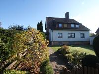 Wohnimmobilie Kauf Mehrfamilienhaus Großes Dreifamilienhaus mit 3 Wohneinheiten. EG & OG sind sehr modern eingerichtet. Das Objekt verfügt über einen großen Garten und 2 Garagen.