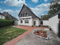 Wohnimmobilie Kauf Einfamilienhaus Schönes Einfamilienhaus mit gepflegtem Garten und Doppelgarage!