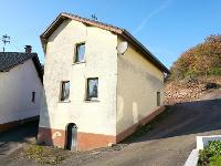 Wohnimmobilie Kauf Einfamilienhaus Liebenswertes freistehende Einfamilienhaus mit großem Grundstück.
