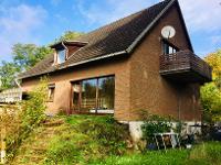 Wohnimmobilie Kauf Einfamilienhaus Teilsaniertes Einfamilienhaus mit Einliegerwohnung und viel Potential freut sich auf seine Vollendung und die neuen Eigentümer.