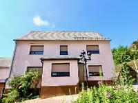 Wohnimmobilie Kauf Einfamilienhaus Einfamilienhaus mit großem Garten, Pool und Sauna