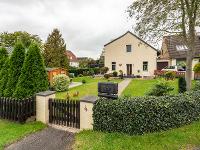Wohnimmobilie Kauf Einfamilienhaus • Freistehendes Einfamilienhaus • Baujahr 1907 • Beste Wohnlage von Lilienthal • Nicht bebaubare Wiesen vor dem Haus • Wörpe hinter dem Haus • Ca. 135,13 m² Wohnfläc