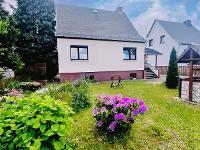 Wohnimmobilie Kauf Einfamilienhaus Einfamilienhaus mit schönem Garten, Keller, Wintergarten