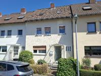 Wohnimmobilie Kauf Reihenhaus Dieses großzügige Reihenmittelhaus bietet mit 7 Zimmern viel Raum für das Familienleben – innen wie außen. Zwei Bäder, ein ausgebautes Dachgeschoss, Terrasse, Balkon, Gar
