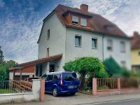 Wohnimmobilie Kauf Doppelhaus Großzügige Doppelhaushälfte mit Wintergarten, Garten, Garage, Carport und Keller. Attraktive Raumaufteilung auf drei Etagen, ideal für Kapitalanleger oder Eigennutzer mit