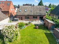 Wohnimmobilie Kauf Einfamilienhaus Stilvolles Zuhause mit viel Raum und Gartenidylle!