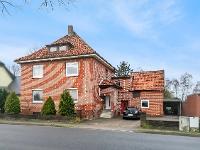 Wohnimmobilie Kauf Mehrfamilienhaus Solides Mehrfamilienhaus auf weitläufigem Grundstück mit Gestaltungsspielraum