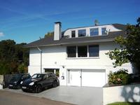 Exklusive Immobilie Einfamilienhaus ImmoCompass * Exklusives Haus mit Innenpool * Doppelgarage * Kamin