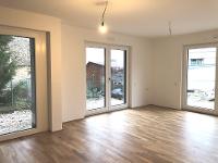 Wohnimmobilie Miete Erdgeschosswohnung Neubau 2019, Erstbezug. Großzügiger Schnitt, rollstuhlgerecht, hell und komplett hergestellt. Parkettböden in den Zimmern, eine moderne Einbauküche, Badezimmer m