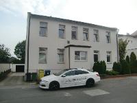 Wohnimmobilie Kauf Mehrfamilienhaus Das sehr gepflegte und im Jahr 2000 umfassend moderniesierte Mehrfamilienhaus hat 4 schöne, helle Wohnungen. 1 Wohnung verfügt über einen Balkon. 2 Garagen und ein 