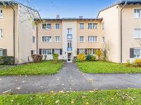 Wohnimmobilie Kauf Dachgeschosswohnung Die sonnige 2-Zimmer-Wohnung mit Westbalkon befindet sich im 2. Obergeschoss einer ruhigen Wohnanlage mit parkähnlichen Grünflächen. Das Treppenhaus ist durch di